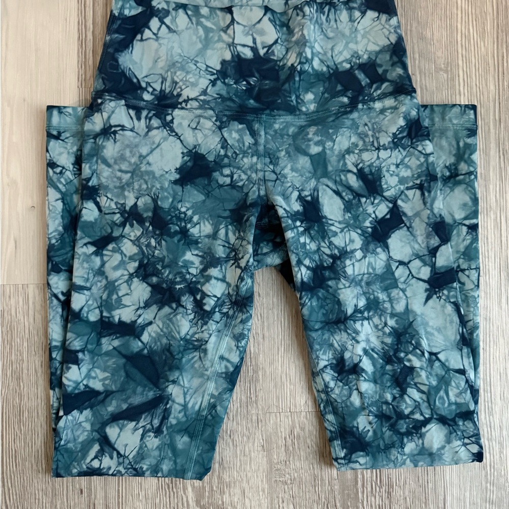 Lululemon Athletica Blue Tie-Dye Leggings